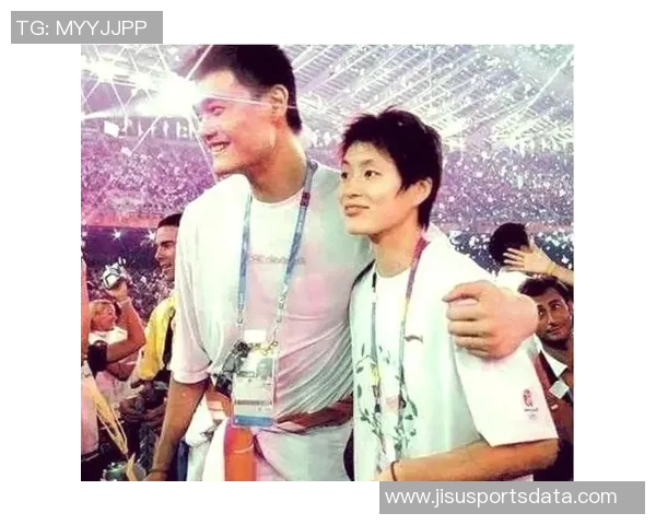 姚明在辽宁与山东的篮球对决中展现传奇风采引发球迷热议