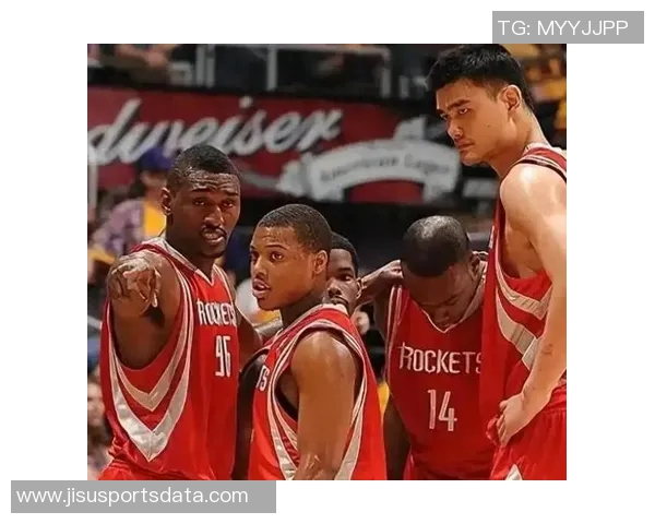 巴蒂尔与姚明的对决:NBA赛场上的传奇碰撞与友谊之路 巴蒂尔与姚明的对决:NBA赛场上的传奇碰撞与友谊之路