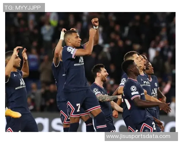 德甲激战莱比锡大胜巴黎圣日耳曼帽子戏法点燃全场激情 德甲激战莱比锡大胜巴黎圣日耳曼帽子戏法点燃全场激情