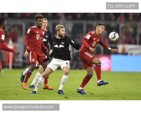 欧冠激战莱比锡与拜仁互交白卷绝杀瞬间点燃全场激情 欧冠激战莱比锡与拜仁互交白卷绝杀瞬间点燃全场激情