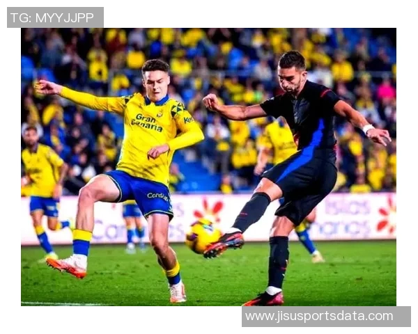 世界杯激战巴萨逆转国米争议判罚引发全场热议