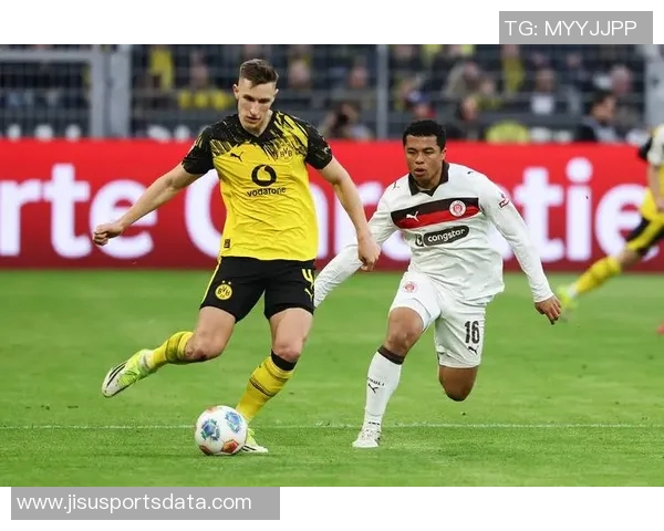 德甲热战：多特蒙德大胜利物浦乌龙球成全场焦点引发热议