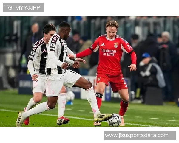 英超惊现冷门尤文图斯1-0战胜本菲卡帽子戏法引发全场狂欢 英超惊现冷门尤文图斯1-0战胜本菲卡帽子戏法引发全场狂欢