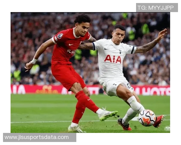 欧联杯热刺大胜里昂红牌事件引发全场热议精彩十球回顾 欧联杯热刺大胜里昂红牌事件引发全场热议精彩十球回顾