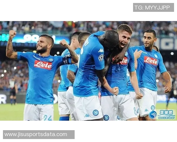 那不勒斯友谊赛大胜曼城三球绝杀瞬间点燃全场激情 那不勒斯友谊赛大胜曼城三球绝杀瞬间点燃全场激情